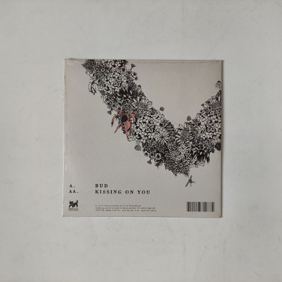 BUD / KISSING ON YOU, изображение 2